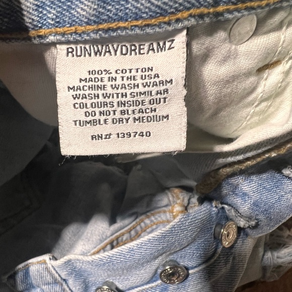 RUNWAYDREAMZ FRAYED SHORTS - Picture 2 of 4